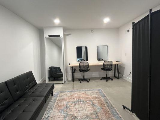 A private and spacious Hair/Makeup/Wardrobe room to accomodate actors/actresses/models for your project.