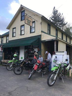 Great place to stop for a bite & supplies while enjoying Gods Country! Have rooms & hot shower too.