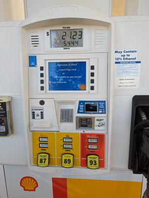 Pump 14 of 16 interface. Gas prices as of December 23, 2022.