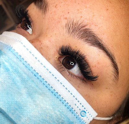 Short volume lash extensions