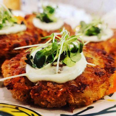 Homemade crab cakes w/ fresh made tartar sauce