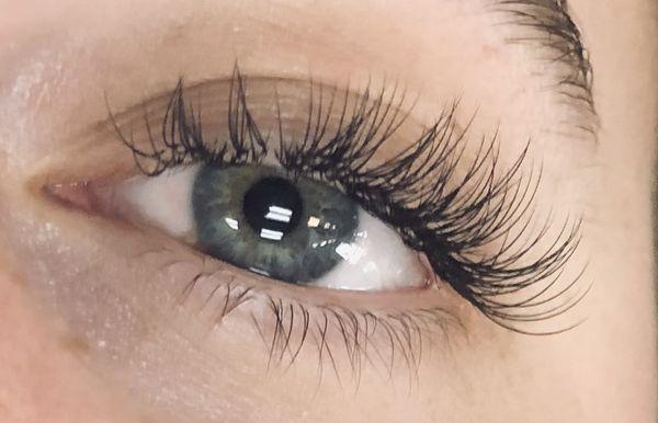 Classic lashes
Wipsy cat eye style