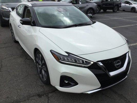 2023 Nissan Maxima, white, sunroof