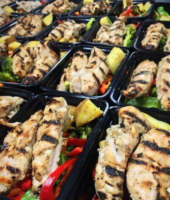 ASIAN SESAME CHICKEN + BROCCOLI + JULIENNED RED BELL PEPPER + SNOW PEAS + ROASTED SWEET POTATOES