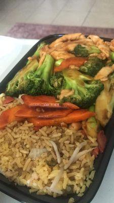 C4. Chicken with Broccoli Combo Platter