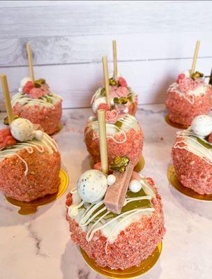 Strawberry crunch caramel apple with white chocolate