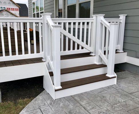 Composite steps with custom built vinyl gate