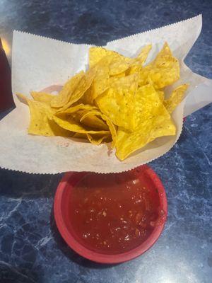 Free homemade salsa with chips