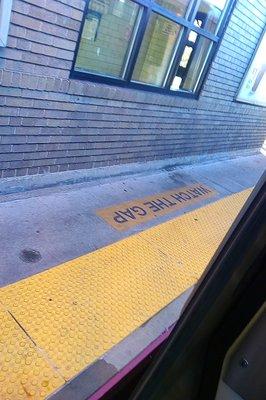 Sun19/Nov/17. 1:52pm behind the dirty window of the train. Rosedale LIRR.