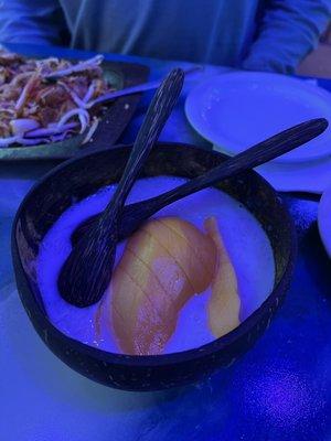 Fresh Mango with Sweet Sticky Rice