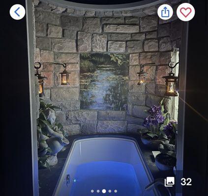 Amazing bathtub, they really focus on the unique and extravagant items for the sweets.