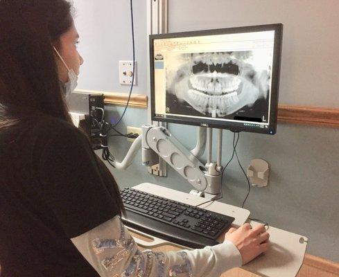 Panoramic dental scanning station