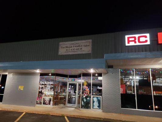 The Beauty shop that Richard and Conita own next to their flea market.and discount grocery.