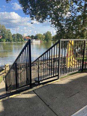 Patio great view of Muskingum  river