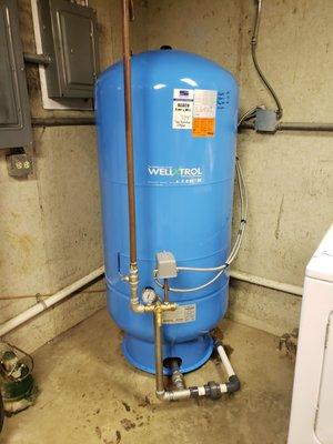 Well pressure tank or bladder tank