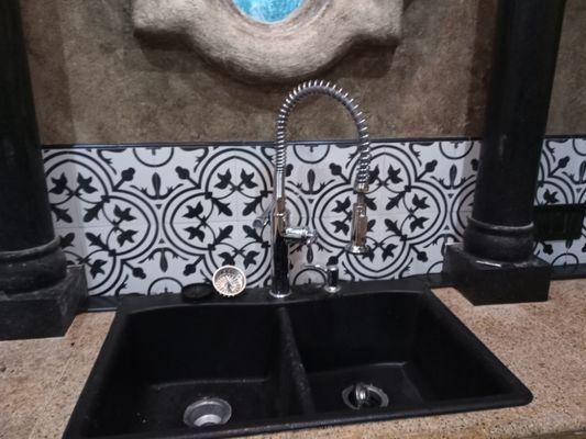 Installed sink with Backsplash