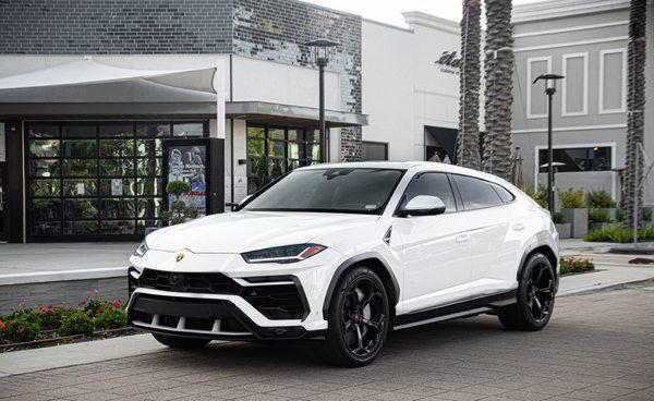 Lamborghini Urus Rental