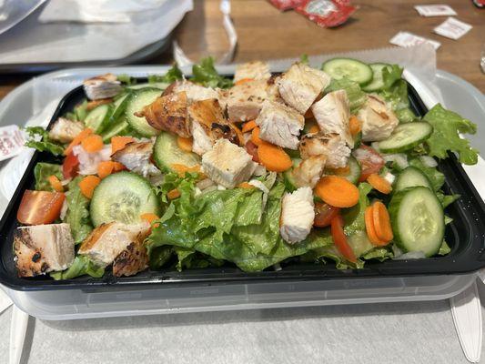 Garden salad with chicken