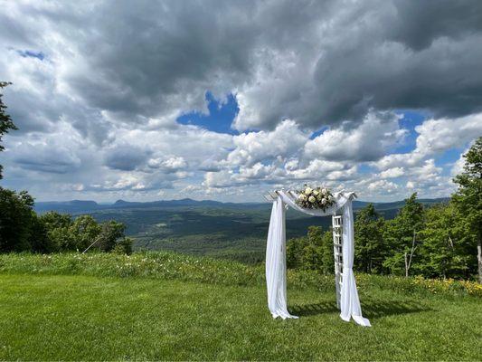 Wedding arch flowers