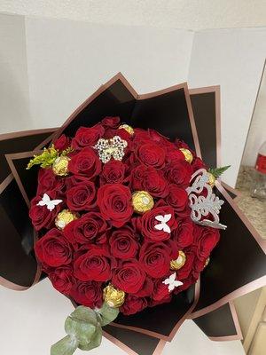 50 premium roses wrapped + butterflies + crees en and chocolates

$250