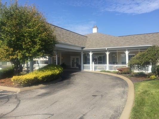 Entrance of Colonial Assisted Living in Henderson, KY