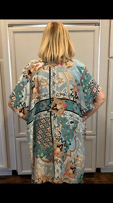 Awesome Kimono available in two different color patterns. Love the store! Friendly staff and great merchandise and fantastic sales too!