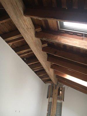 Our living room with 5.25x16 ridge beam added. Janssen used no ridge beam, relying on off-center wall at left (unsafe).