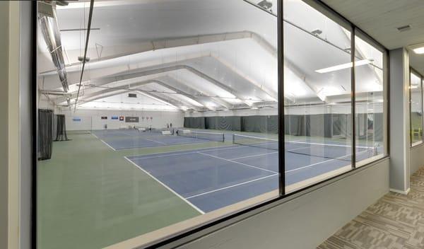 6 indoor tennis courts and 4 outdoor clay courts.