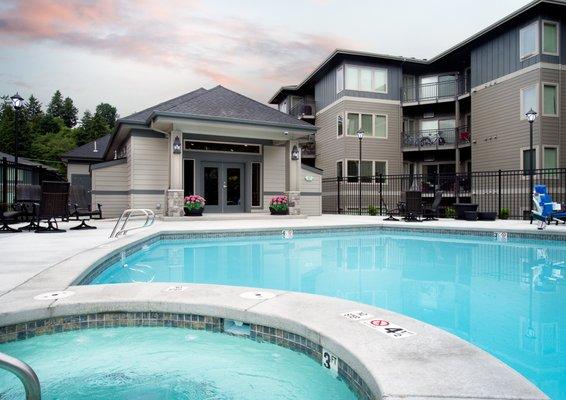 Pool and Hot-tub at Columbia View Apartments