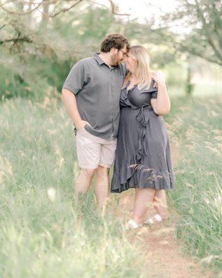 Engagement Session at Chalco Hills   Photo by Laura Elizabeth Photography  https://www.lauraelizabethphotography.org