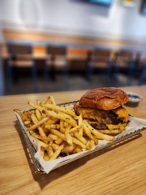 Double bacon brisket burger worth smashfries