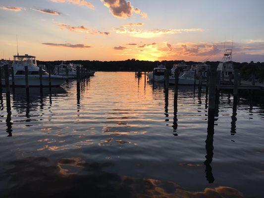 Our boaters enjoy stunning sunsets!