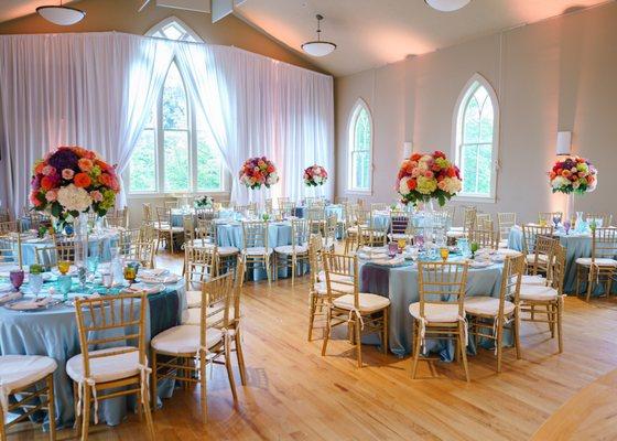 Gold Chiavari Chairs, Satin Lamour linens