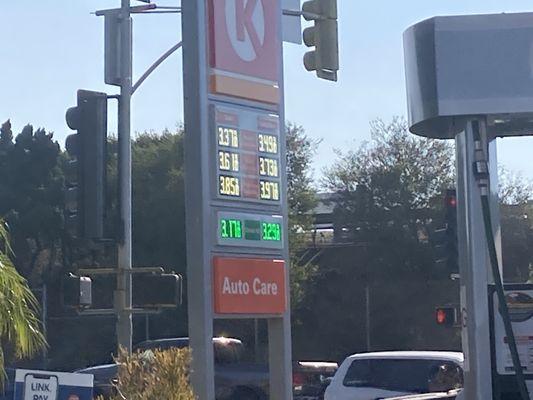 Expensive fuel prices and a dollar for air. Really 76? What happened to Unocal taking care of motorists?