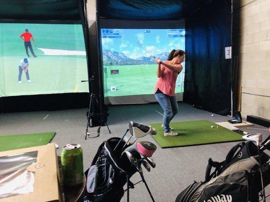 Indoor golf range