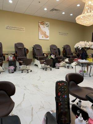 Pedicure area. Great new massage chairs! They use liners in the pedicure tubs.