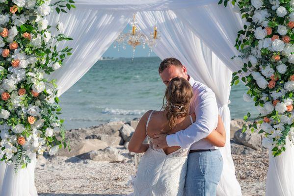 Romantic beach Weddings that are elegant and beautiful!