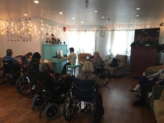 Piano with Jeanne.  A long time favorite, many families continue to come in to listen too!