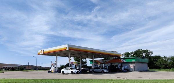 Shell Gas & E-Z Mart on the corner of Mayfield and Great Southwest Parkway