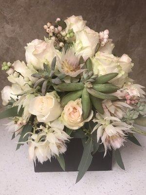 Love this all white everthang arrangement.. with hints of light pink and succulents!