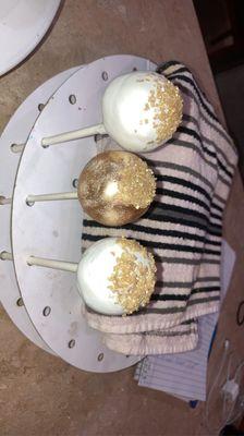 Vanilla white and gold cake pops