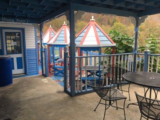 Outdoor seating and walkway to dinning room entrance.