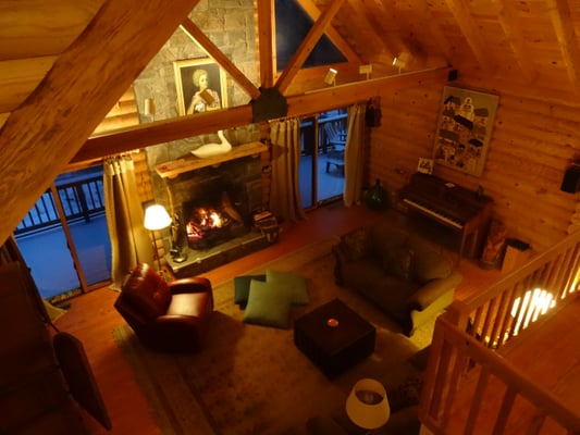 Overlook Lodge. Stunning Log Home near skiing and Roxbury wedding venues!