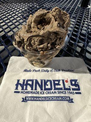 Mudpie and chocolate peanut butter brownie Two scoops are available for a medium and above