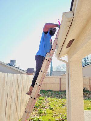 Customer moved into a new home and needed the gutters cleaned to prevent any damages to the home.