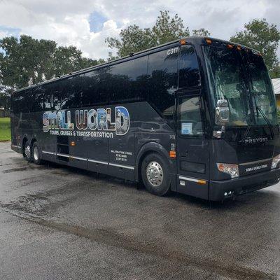 New modern 56 passenger Prevost H3-45