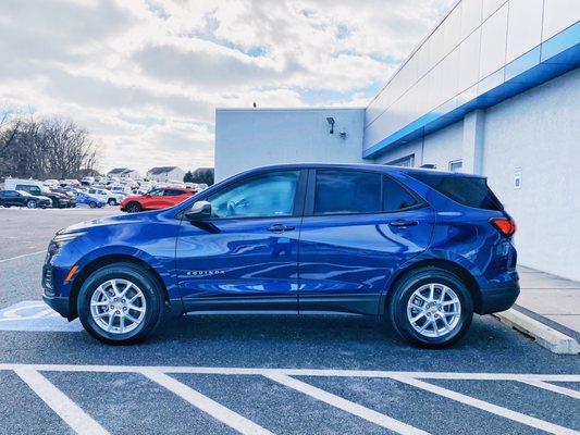 2022 Chevrolet Equinox LS AWD in Blue Glow Metallic