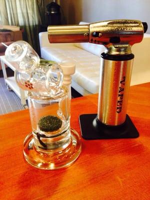 Cali made oil rig from MAV and a Vaped torch for all your dabbing needs