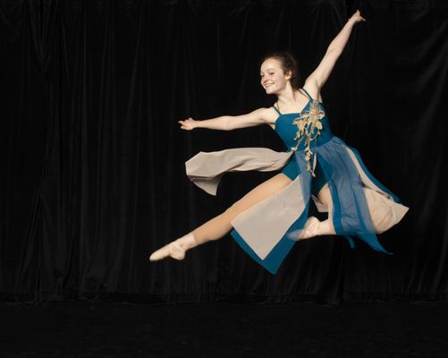 One of our star students, Niamh. Photo by Rumdoodle Studio.