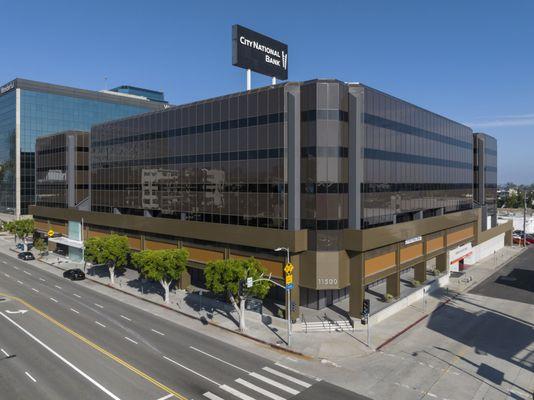 view of building from Olympic Bl. and Colby Ave.